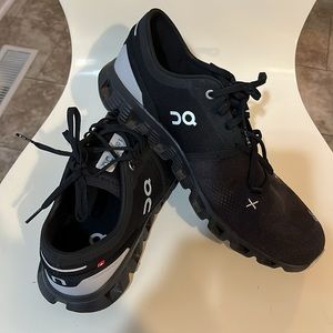 Men’s On Cloud X 3 Running Shoe Size 10.5
